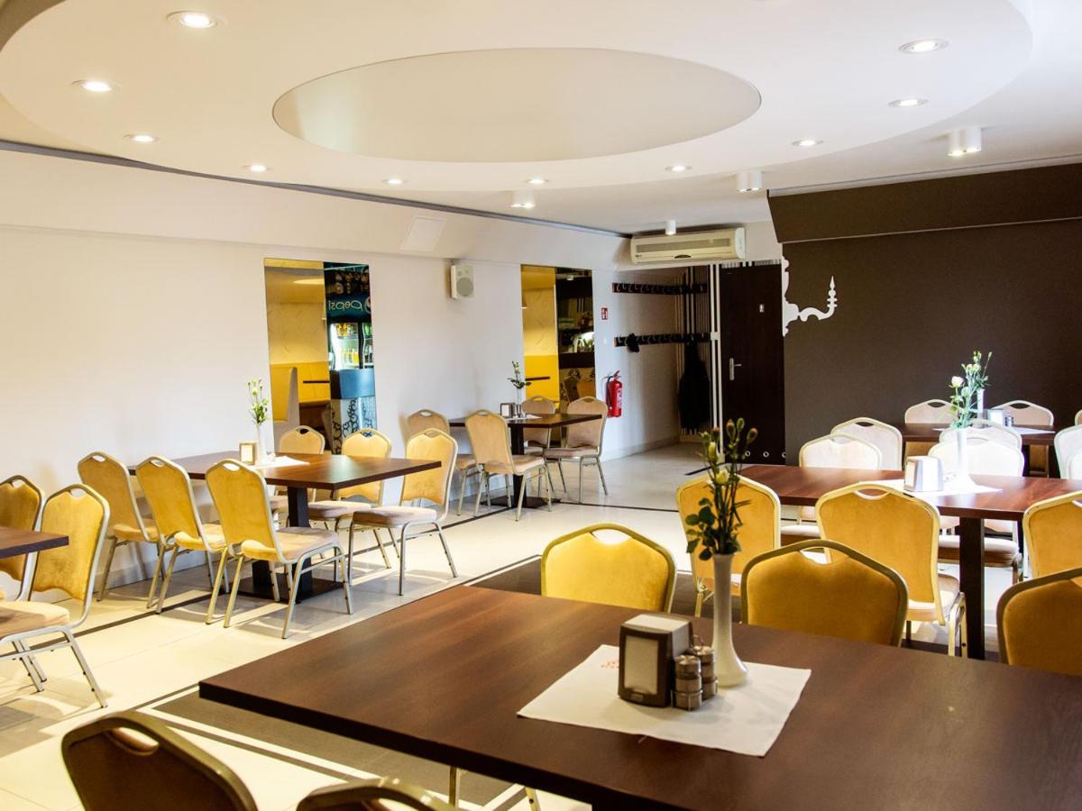 Zamkowa Noclegi Restauracja Дрохичин Экстерьер фото